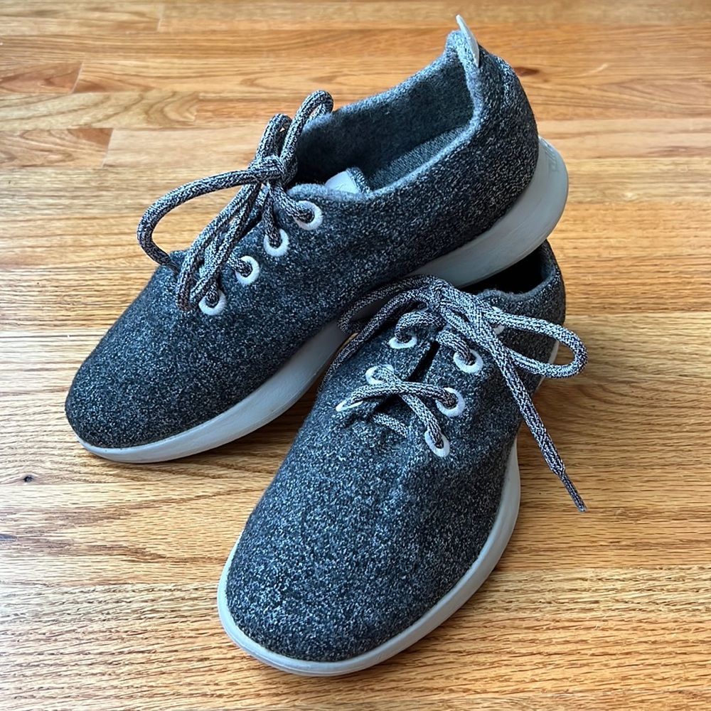 ALLBIRDS Women's Wool Runners. Size 8 (woman).